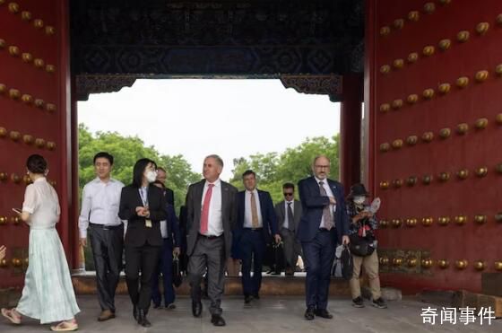 澳部长访华意外获邀游故宫 开始为期两天的访华行程