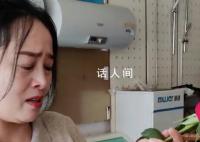 她只是看了眼花就已经哭了 妈妈收到孩子送礼物时的反应