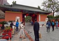 高校限制入校 催生黄牛倒卖“门票”