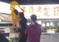 摊主中奖千万后兴奋掀桌?质疑声来了