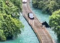 媒体:湖北一游览车落水沉没致5死