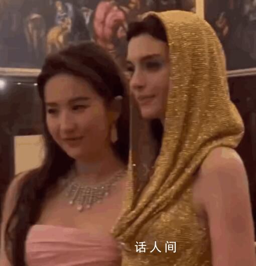刘亦菲和安妮海瑟薇合影 粉丝：真的是两位大美女的梦幻联动了
