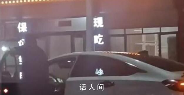 5名男子酒后推车1公里回家 网友：代驾都没生意了