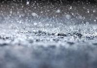 女子家中厨房窗户被暴风雨整个吹掉 幸亏楼下人比较少没砸到人