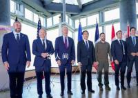乌总统出席G7站C位合影 G7领导人就乌克兰问题举行会谈