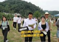 黄老师素颜遭吐槽 “丑”局长解围