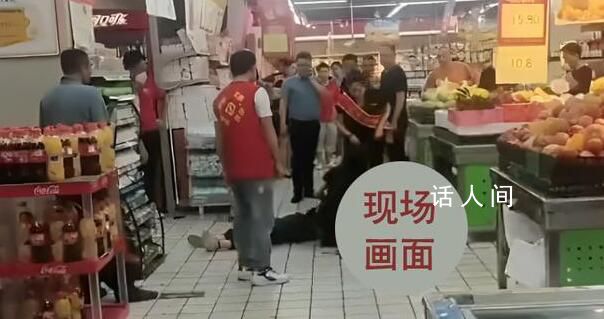 超市女店员制服行凶者现场曝光 警方已介入处理