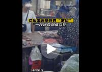 大妈战术性剁排骨1斤瞬间变2斤 网友：不想去菜场了
