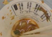 乌冬面里吃出活青蛙 日连锁店道歉