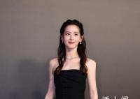 章泽天高调现身戛纳晚宴 一身造型华丽时尚知性优雅显气质