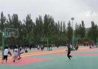 男生篮球赛投中超远三分压哨绝杀 网友： 这球可以吹一辈子吧