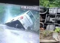 湖北宜昌一旅游大巴发生侧翻 事故原因正在进一步调查中