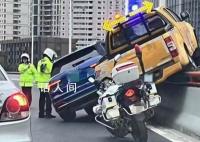 上海高架斗气车主或涉什么罪名?
