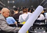 五月天演唱会现年龄最大歌迷 让人们不禁感到羡慕和感动