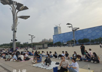 五月天鸟巢演唱会场外大合唱 场面十分壮观