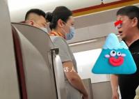 男子以照顾师傅为由滞留商务舱 叫嚣：我不需要对号入座