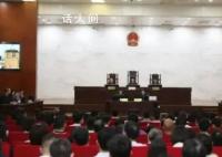 因一件小事杭州副市长坐上被告席 引来众人围观