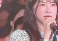 被任贤齐救过的女孩来看演唱会了 我已经认识你22年了小的时候你还抱过我