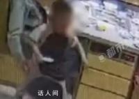 男童将玩具甩进邻桌火锅烫到婴儿 不少人却指责起婴儿的家长来