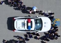 一辆SUV盲区里藏着75名儿童 实测经过令人震惊
