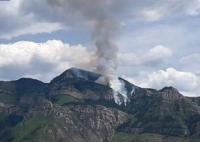 恒山发生火灾 游客：爬一半山着火了