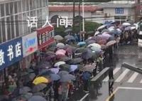 毛坦厂中学88辆大巴送考 万人助威