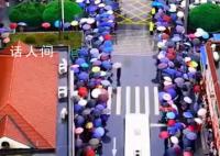 毛坦厂中学万人雨中送考 考生们集体出征迎战高考