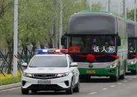 车牌985警车连续18年送考 警察叔叔有心了