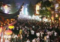南京夫子庙挤满为高考祈福的人 高考除了考生紧张外也是牵动着家长的心