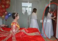 伴娘堵门要红包被伴郎连人带门踹飞 是伴郎太过分还是门的质量太不好