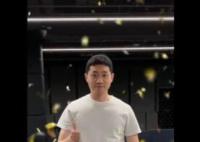 许昕用花式乒乓为考生加油 全力以赴做自己的冠军