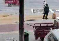 农民马路晒粮被洒水车喷水打湿 回应：将告知司机若遇晒粮关闭水阀