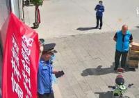 店铺挂高考加油横幅被城管拆除 城管说影响市容有涉嫌广告嫌疑