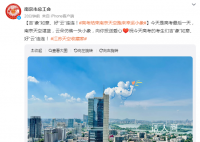 高考结束后南京天空跑来幸运小象 吉象如意好云连连