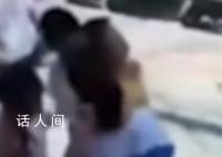 男孩遭同学紧勒脖拖行,警方:嬉闹