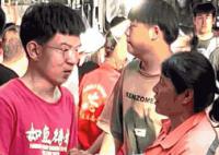 河北地质大学温暖回应环卫工人儿子