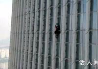 男子徒手攀登韩乐天世界大厦被抓 在攀爬到72层被消防人员和警方阻止并拘捕