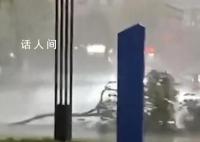 南京两大厦间现龙卷风 路面闪现火花