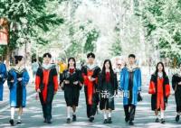 多所高校新版学位服亮相 一起来看看吧