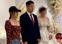 袁姗姗回老家参加表弟婚礼 上台致辞为新人送上新婚祝福