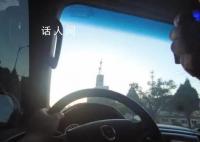 大学生脑出血交警咆哮式开道送医 警车引导救护车一路疾驰