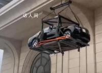 多方回应劳斯莱斯被吊上44楼 楼盘和车商方面均表示安全性没有问题