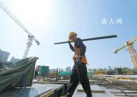 高温下 致敬他们的坚守