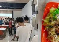 天大扣饭事件后烤鸭饭窗口排长队 网友调侃：买断货了就不会被扣了