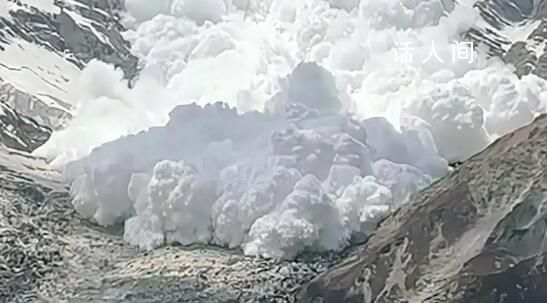 游客新疆旅游拍下雪崩全过程 引起了广泛的关注和议论