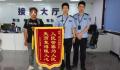 男子被困绿化带3天靠野花、露水求生