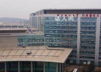 女子称术后纱布被留体内26天 院方称：出院时交代一周后取纱布