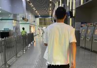 武磊晒乘坐地铁出行照:端午安康
