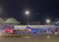 国泰航空客机中止起飞 11名乘客受伤