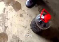 一家16口聚餐时疑遭投毒 警方介入